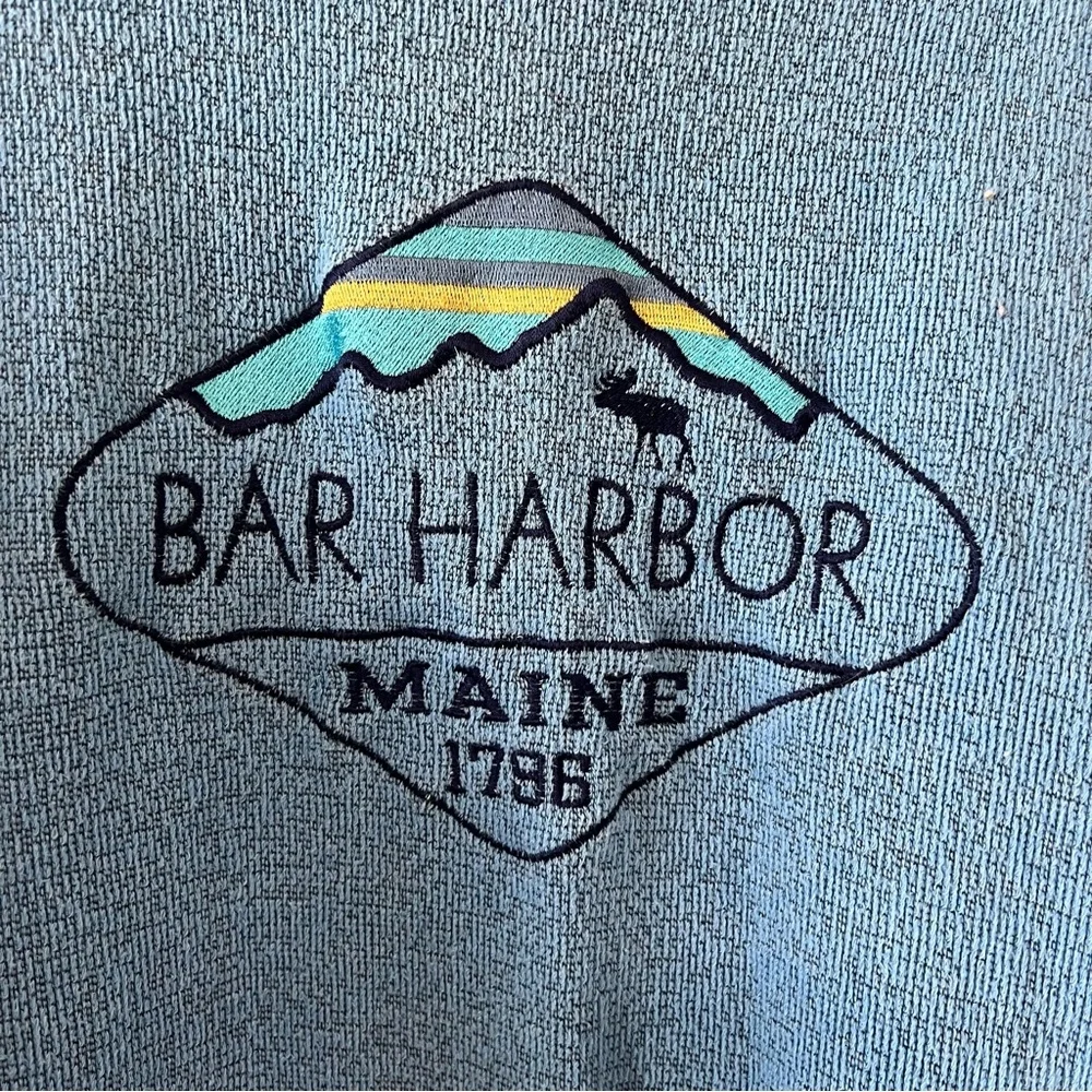 Pacific & Co. Bar Harbor Maine Blue Embroidered Sweater Medium